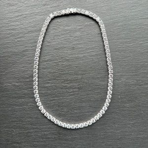 PLATINUM SILVER DIAMOND TENNIS NECKLACE.